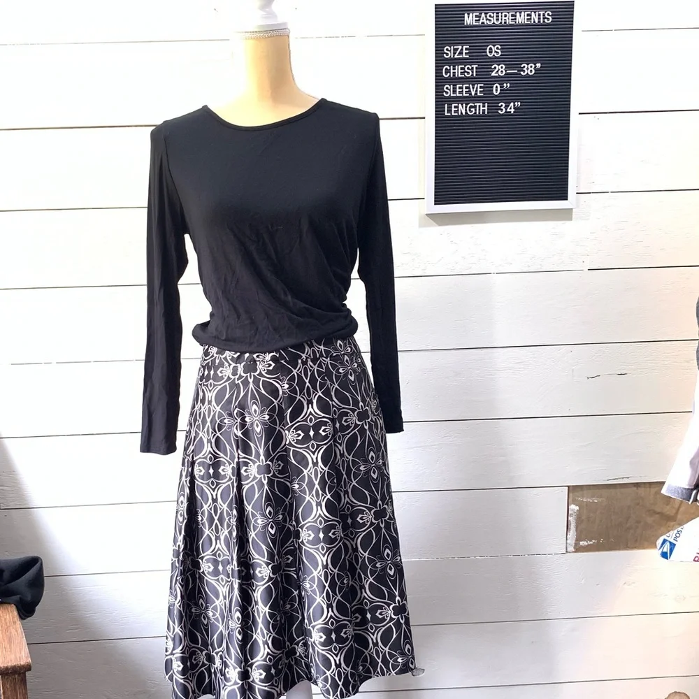 Black & cream/light tan geometric shape skirt flowy A-line size 8